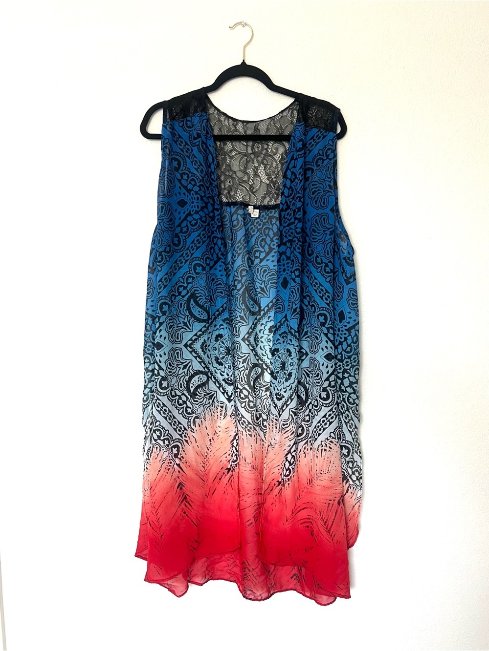 Sleeveless Blue to Red Ombre Lace-Back Swim Coverup